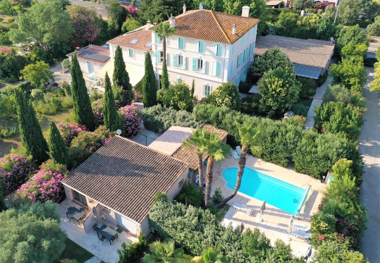 2 Hôtels Familiaux à Hyères pour un Séjour Sans Stress